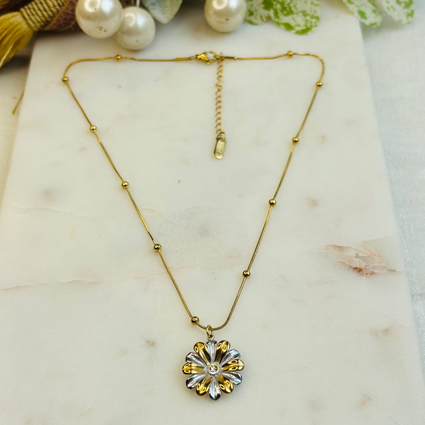 Dual-Tone Flower Necklace