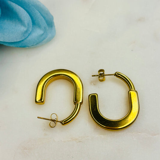 Golden U-Hoops