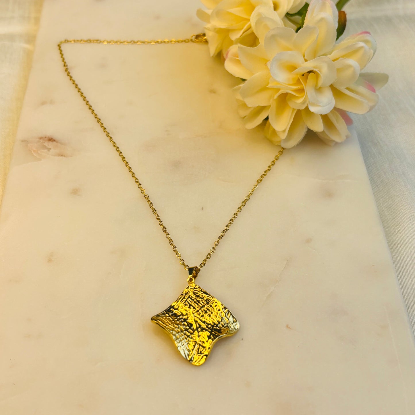 Sculpted Wave Square Set