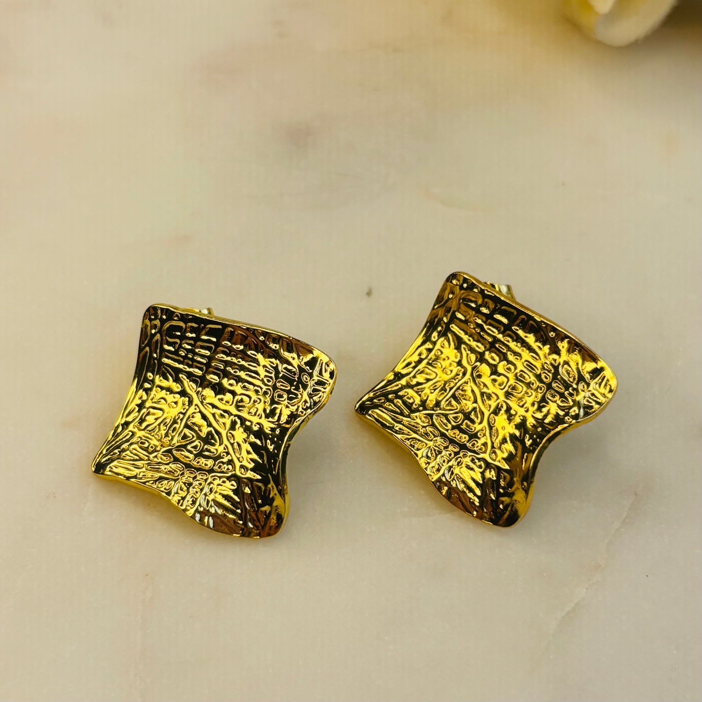 Sculpted Wave Square Set