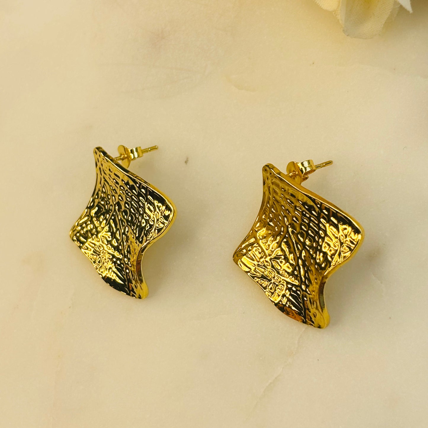 Sculpted Wave Square Set