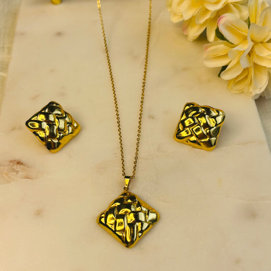 Gold Woven Square Set