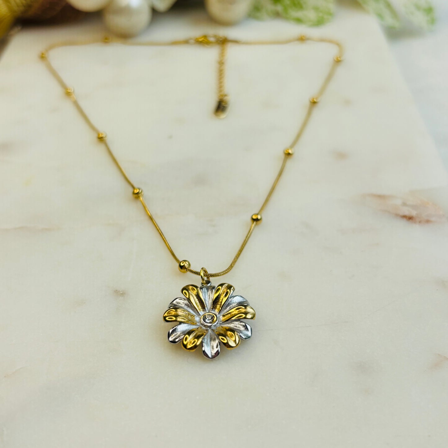 Dual-Tone Flower Necklace