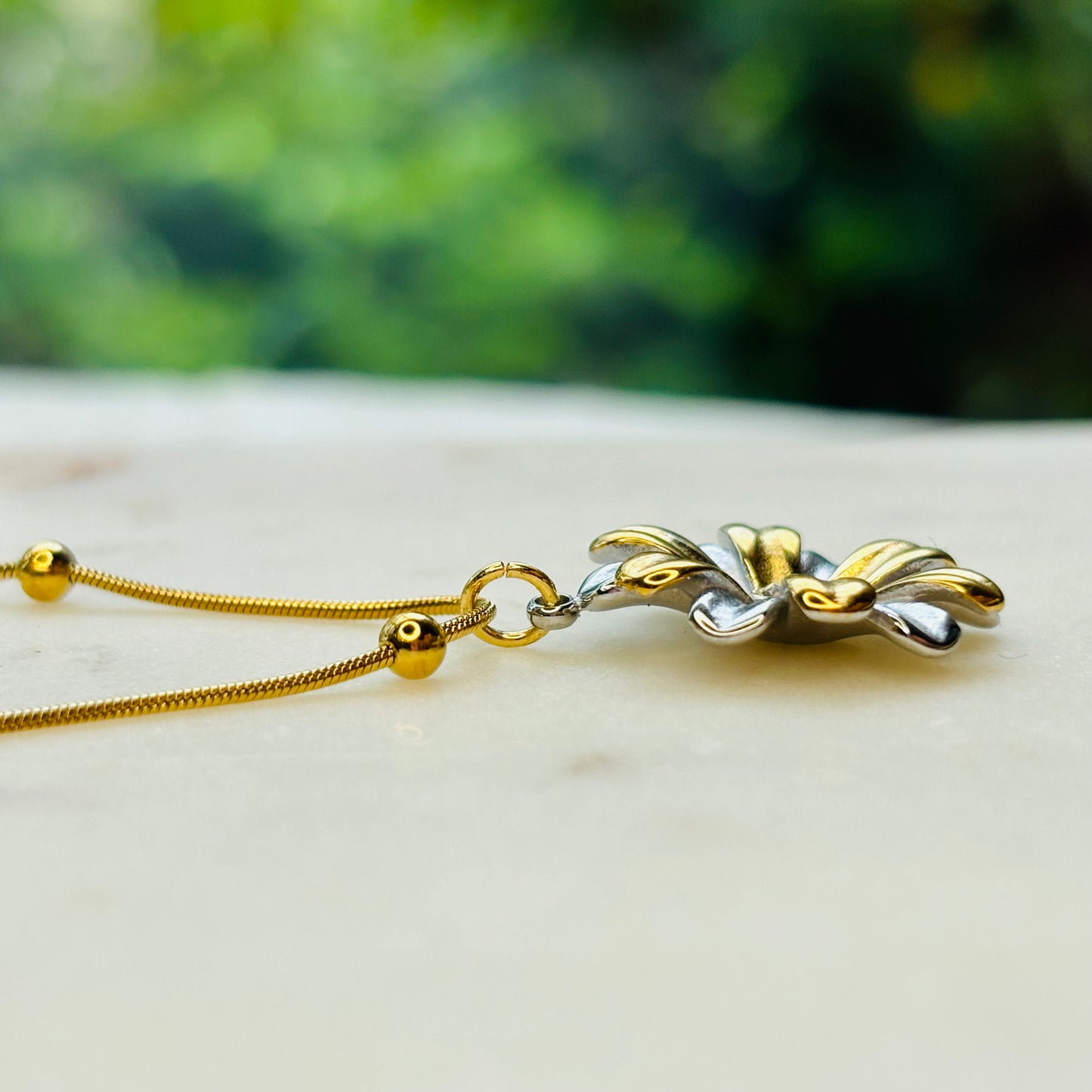 Dual-Tone Flower Necklace