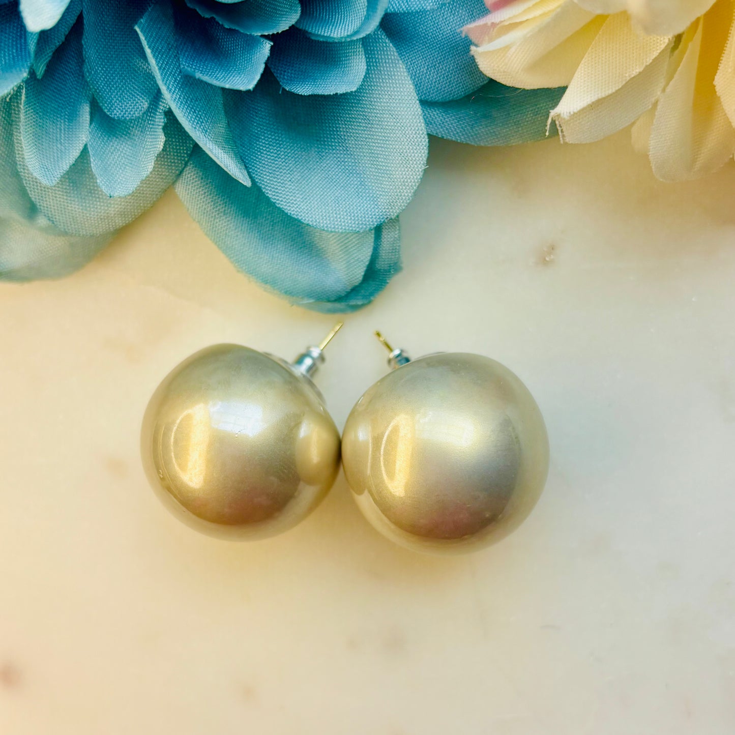 Cream Pearl Studs