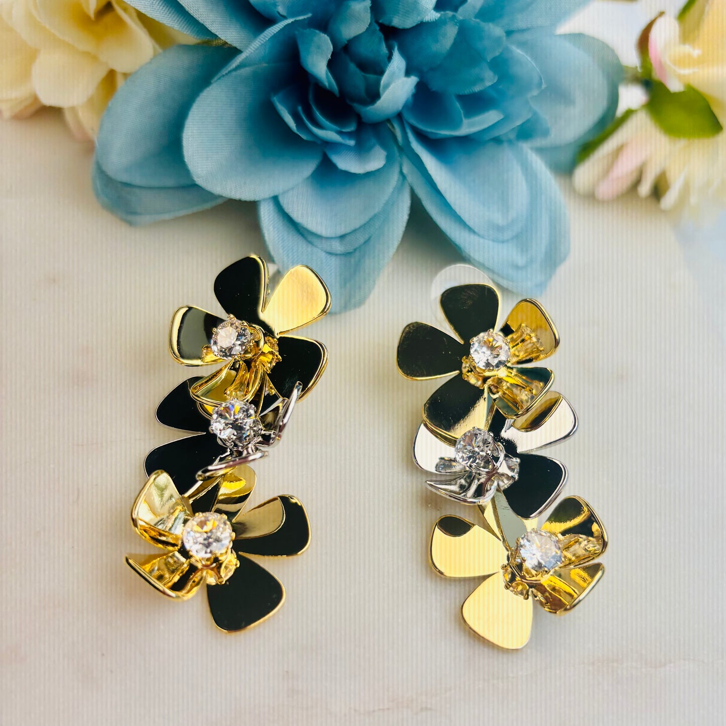 Dual-Tone Triple Bloom Cascades